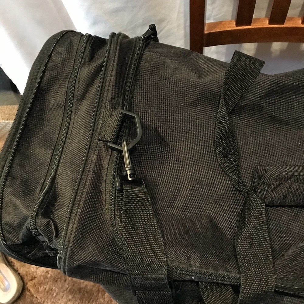 🇺🇸ALS🇺🇸 EUC Zippable/Foldable Black Duffle Bag - Picture 7 of 11